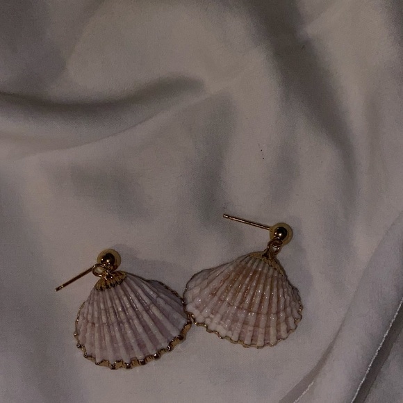 Never worn Shell earrings 🌸🐚 - Picture 4 of 4
